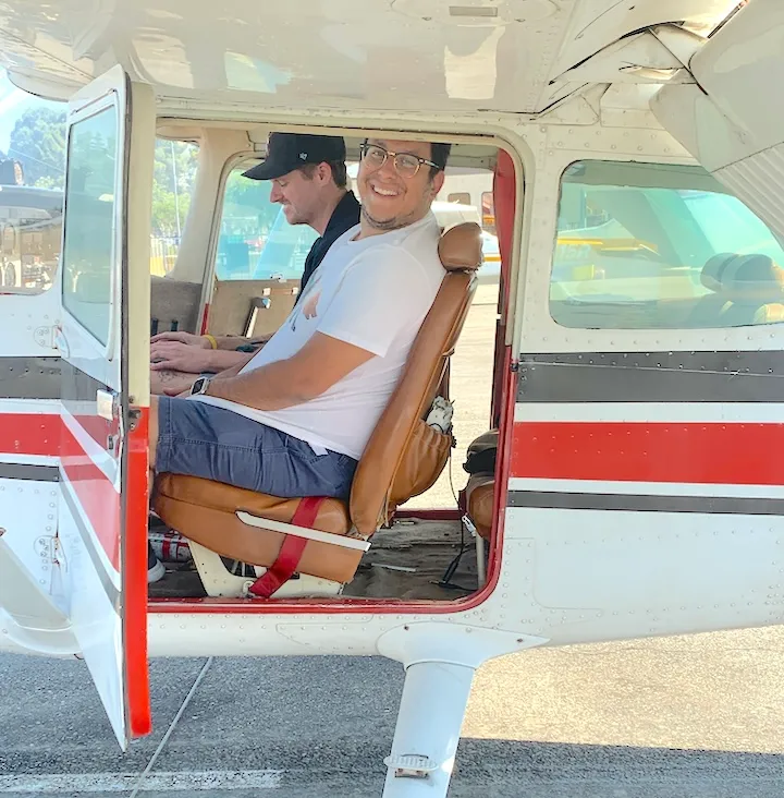 student-taking-a-discovery-flight-at-nextgen-flight-academy