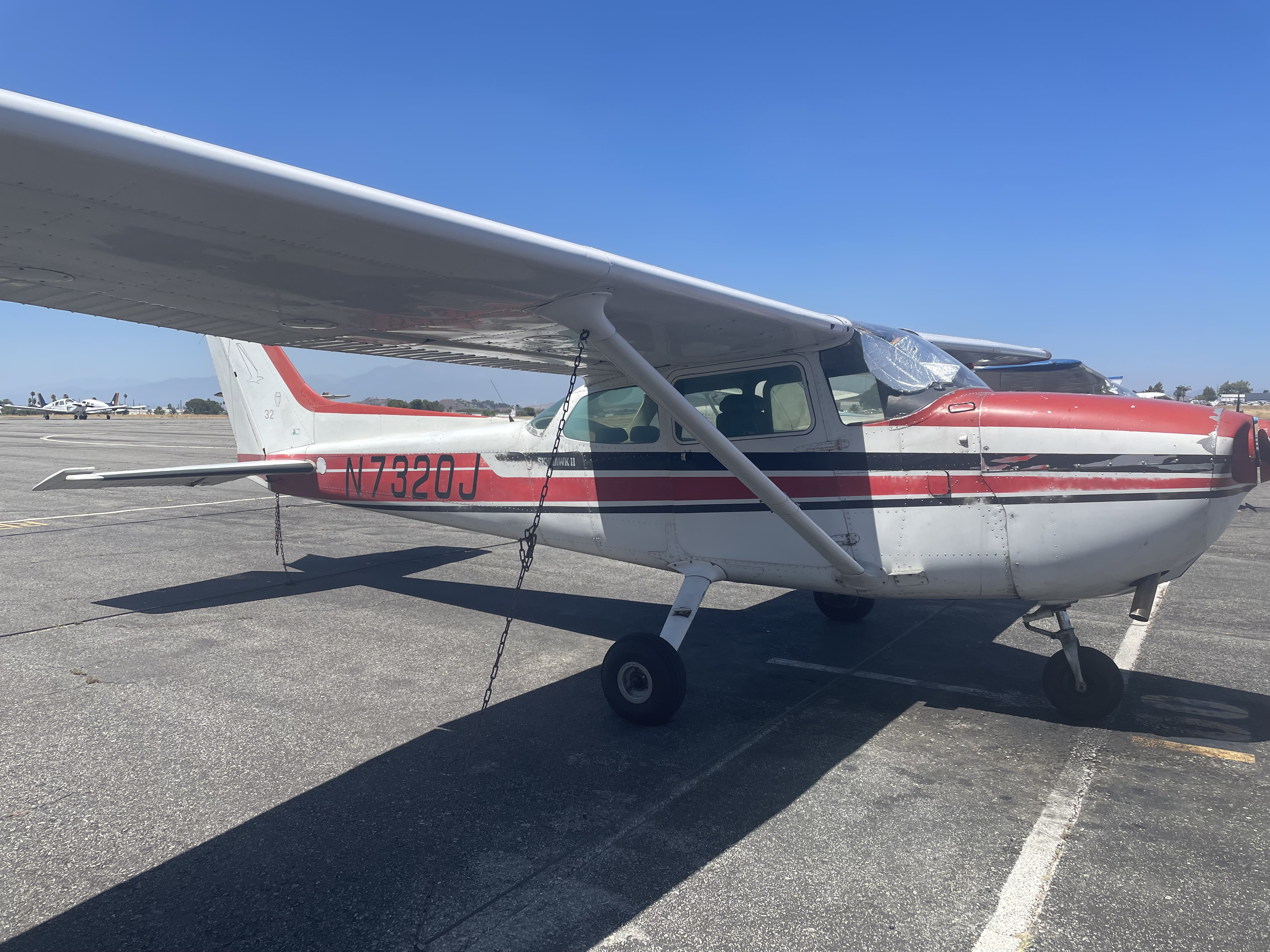 cessna-172n-skyhawk-n7320j-training-aircraft-at-nextgen-flight-academy